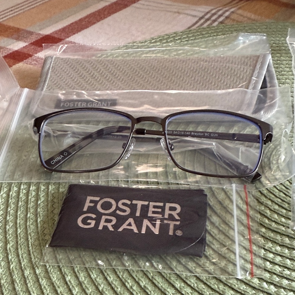 Foster Grant Men's Glasses in Black and Blue